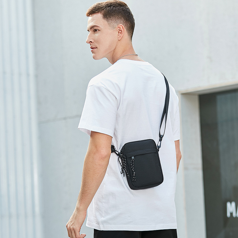 Bolso pequeño para hombre bolso de hombro para hombre bolso de hombro pequeño oblicuo mini bolso colgante casual simple marca de moda mochila pequeña ligera