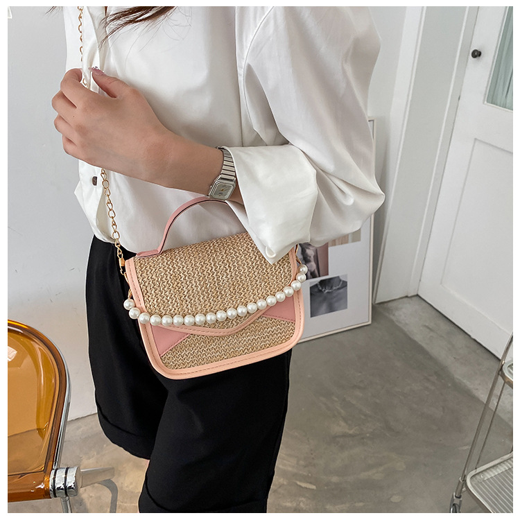 New Fashion Retro Pearl Hand Shoulder Underarm Crossbody Small Square Bag display picture 3