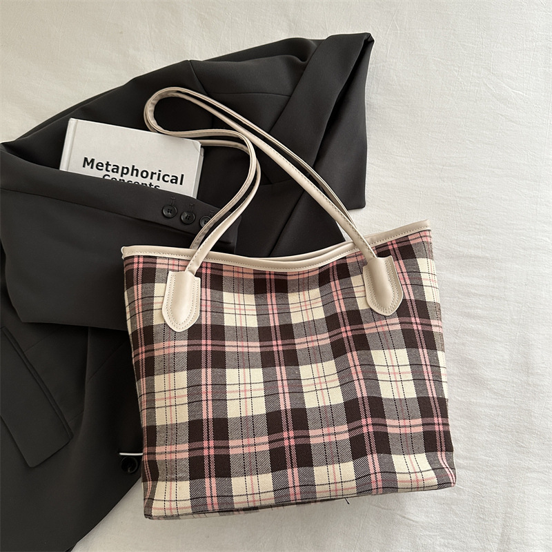 Alta sensación de gran capacidad bolso de brazo para mujeres 2024 nueva moda de invierno bolso de hombro cuadrado bolso de viaje encantador