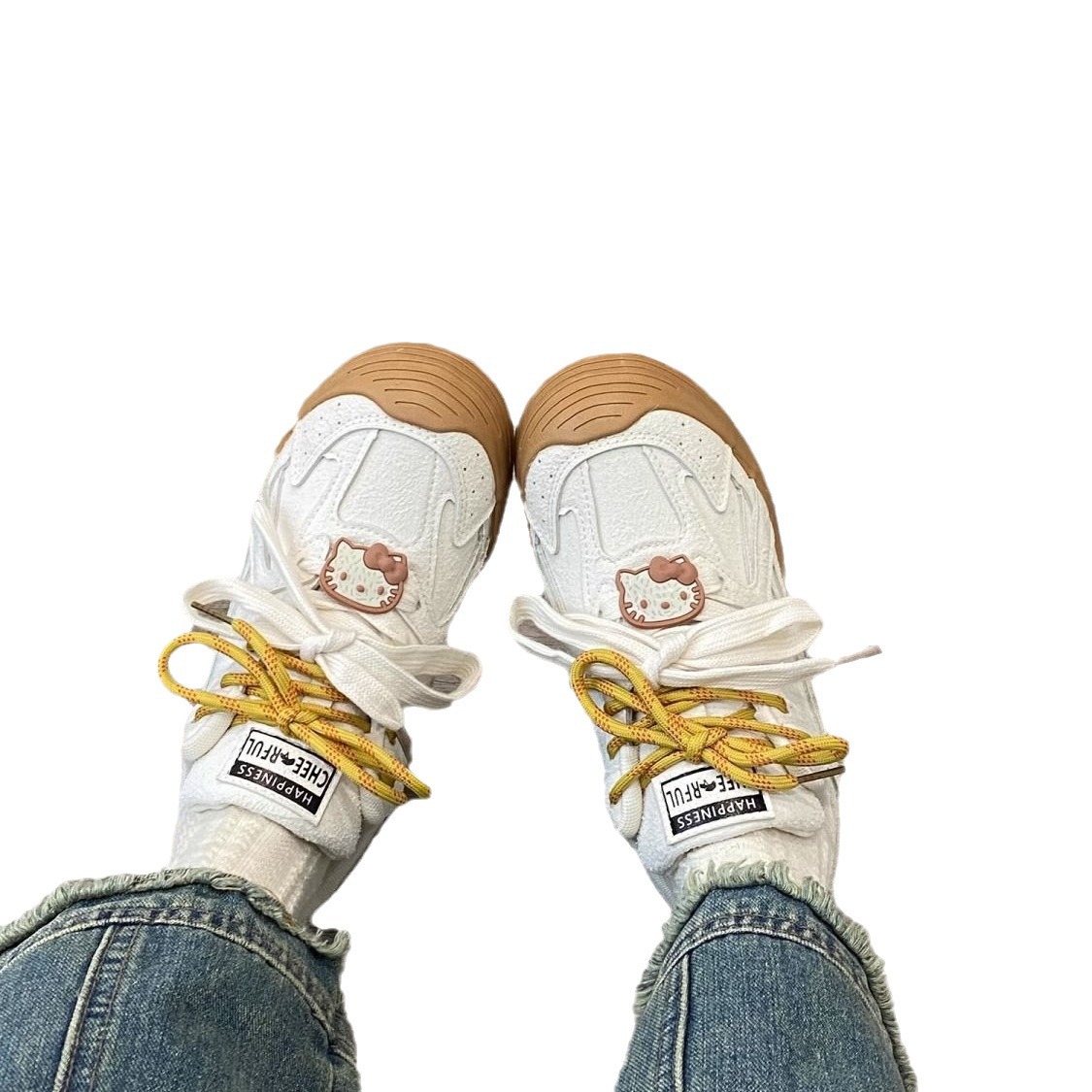 Pequeños zapatos blancos para mujeres 2024 nuevos zapatos de entrenamiento de cabeza redonda de estilo universal chic nicho diseño de zapatos de skate casuales para estudiantes