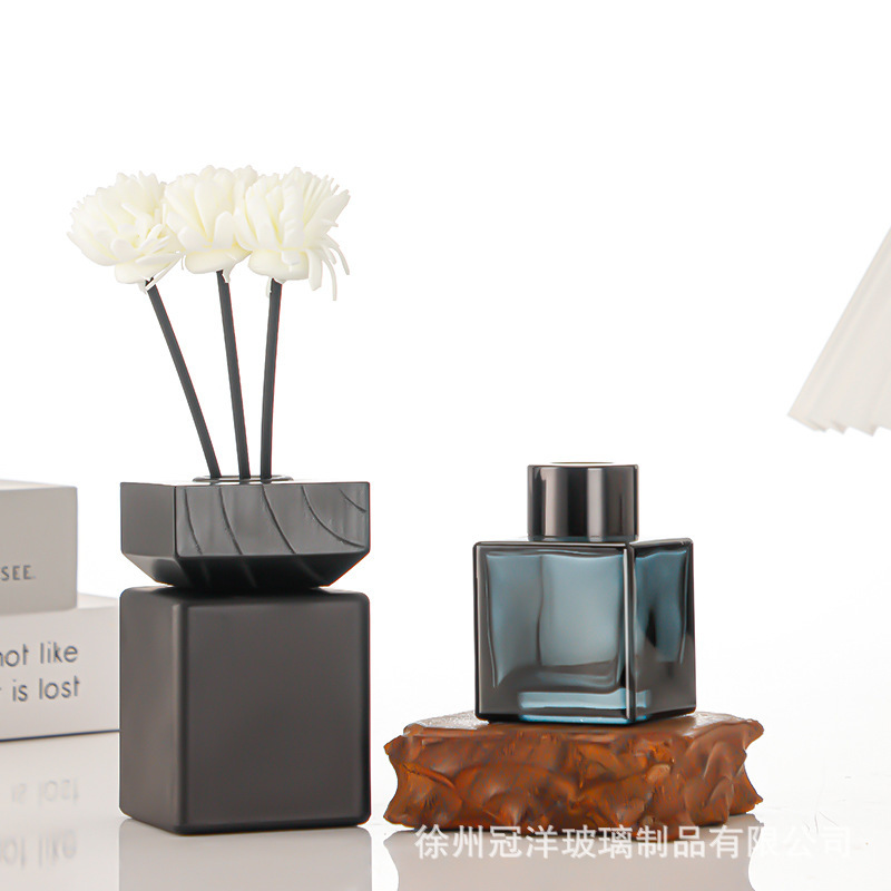 Botella de fragancia cuadrada de color 50ml 100ml botella de fragancia hotel adorno botella de fragancia de alta calidad de caña flor seca botella