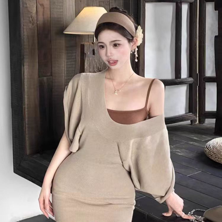 辣妹装蝙蝠袖针织连衣裙女夏季修身收腰短裙设计感小众包臀裙子潮