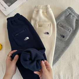 儿童卫裤男加绒2025新款中小童运动长裤口袋宝宝字母束脚裤女洋气