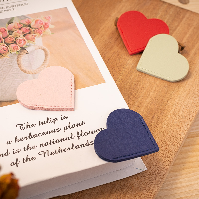 Creative Leather Heart-Shaped Bookmark PU Simple Portable Page Holder Student Gift Heart Bookmark Book Corner Protection Case