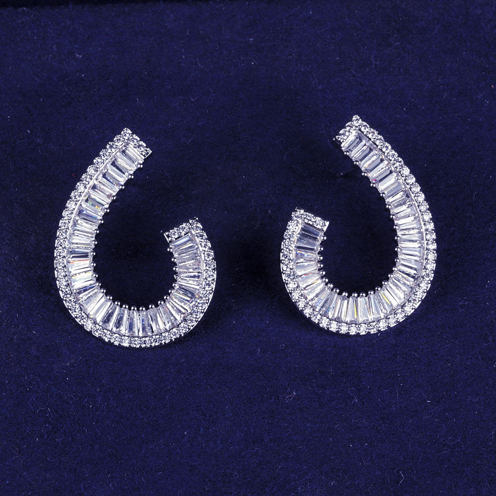 Elegant geometric earrings with zircon