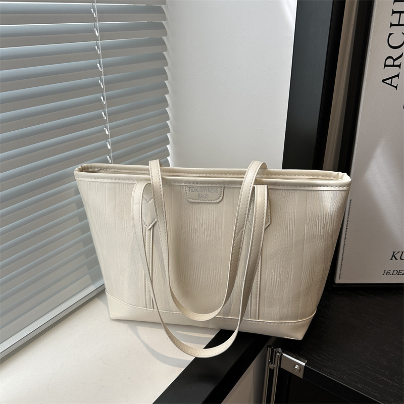 Bolsa de viaje simple y de gran capacidad para mujeres 2024 nueva moda coreana bolsa de moda bolsa de hombro personalidad extranjera