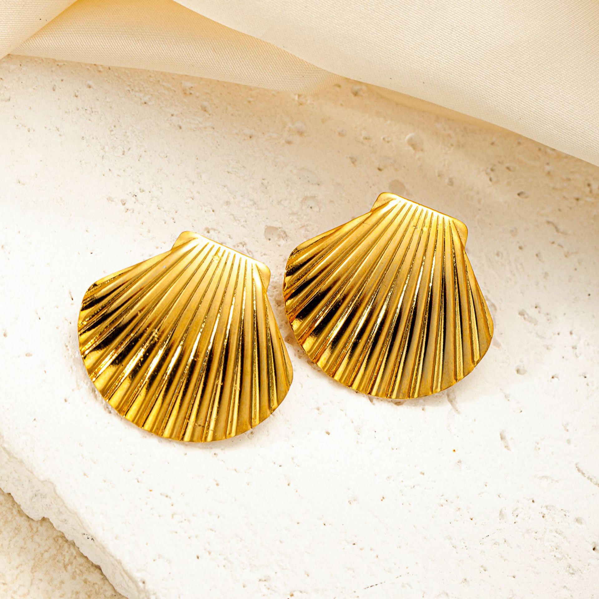 12g Weight 0.03µm Gold Plating Thickness Electroplated Gold Plating Process 201 Stainless Steel Ear Needle Material Golden Plated Plating Material Stone-Free Inlay Material Ear Studs Classification 1 Pair Quantity Casual Occasion 201 Stainless Steel Material Heart Shape Pattern Women's Gender Simple Style Style Plating Craft 1 Pair Simple Style Heart Shape Plating Titanium Steel Ear Studs 2