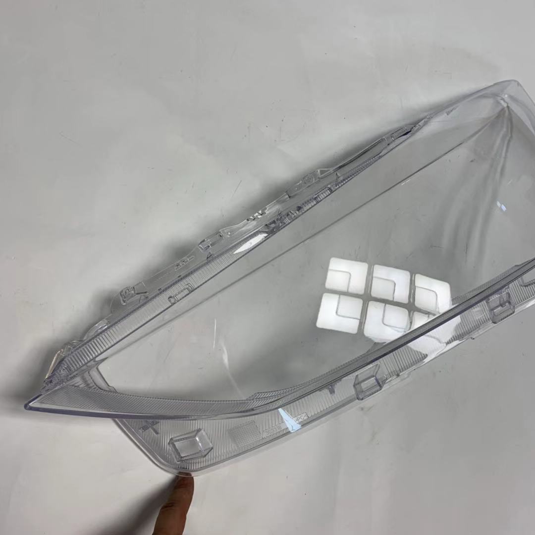 Suitable for 18 Saab D50 headlight lampshade headlight transparent lampshade headlight shell glass lamp shell