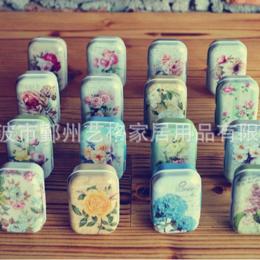 Caja de hierro de almacenamiento retro caja de joyería caja de medicina Mini caja de hierro grande floral púrpura hierba crema caja Matchbox en stock