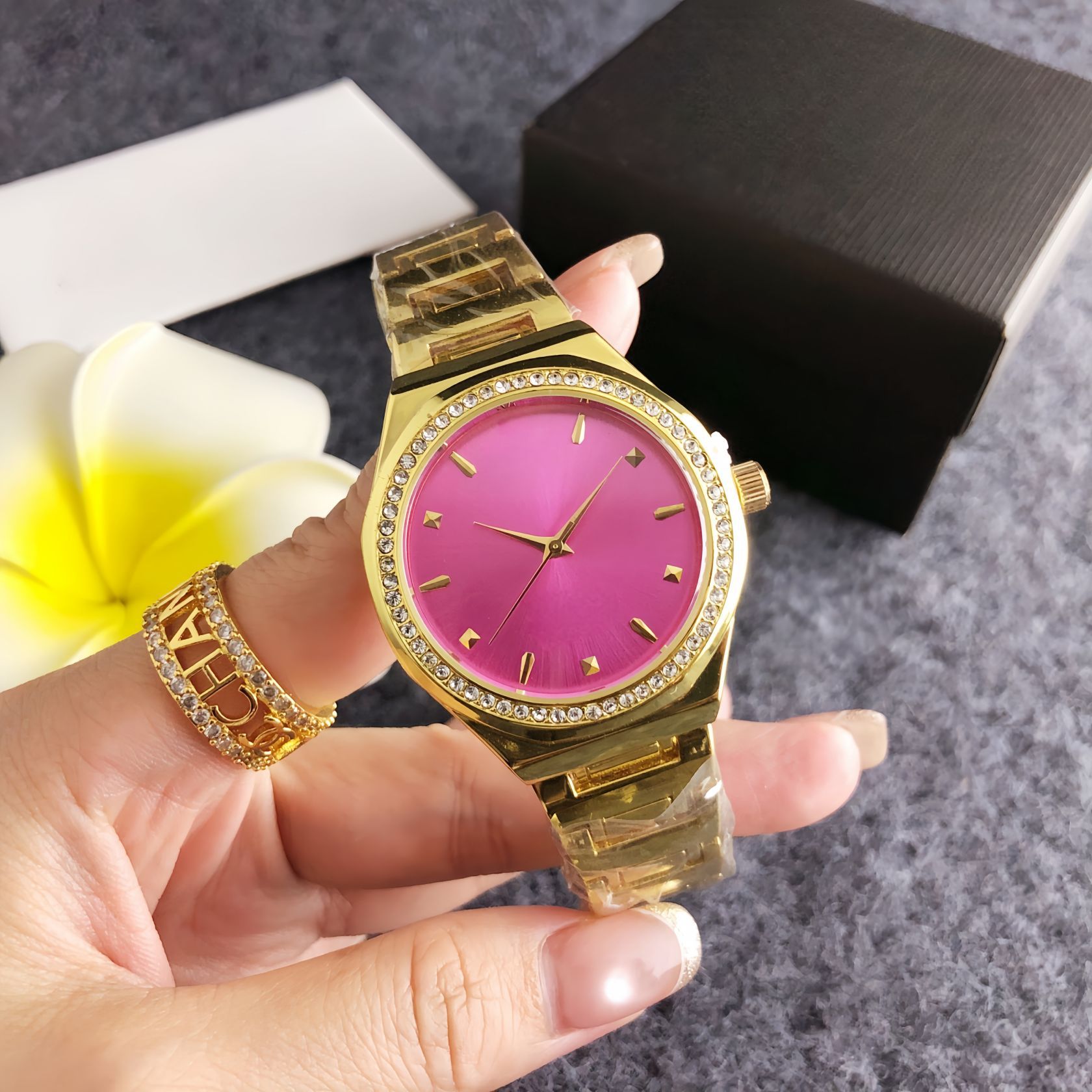 Ice Blue Fashion Transparent Women's Watch Pink Dial Diamond Steel Strap Design Women's Watch Sweet Trendy Women's Watch