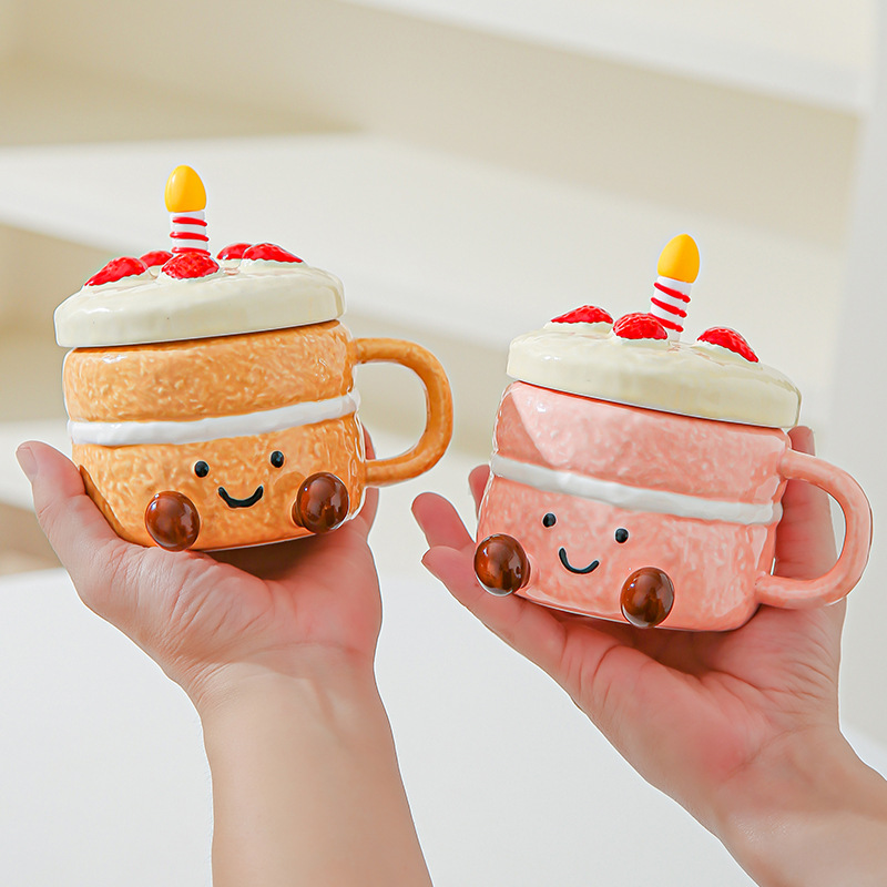 Canta de vela de cumpleaños encantadora tarta de cerámica taza de marca de dibujos animados con taza de agua de tapa de expresión creativa taza de café sonriente