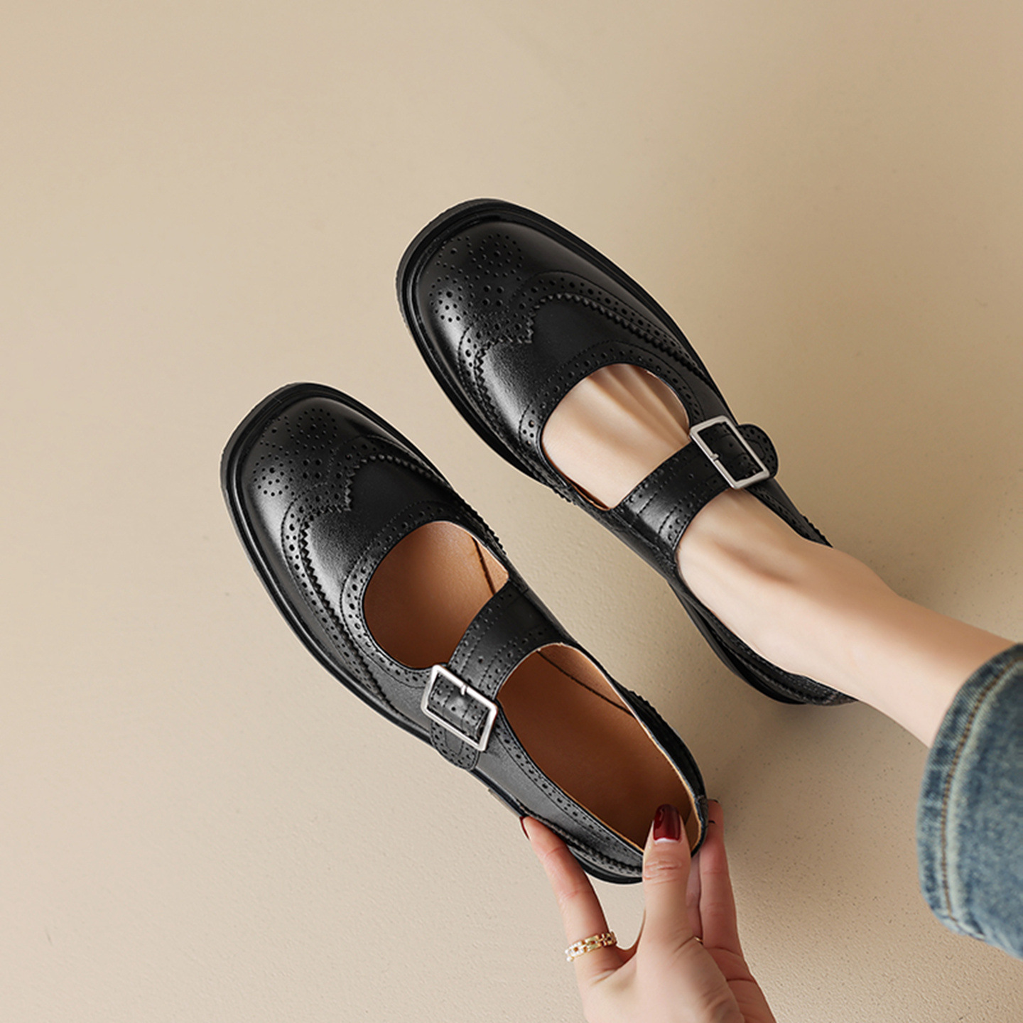 Giày Mary Jane nữ da bò đế thấp kiểu Anh, họa tiết khắc hoa văn, gót thấp — màu nâu