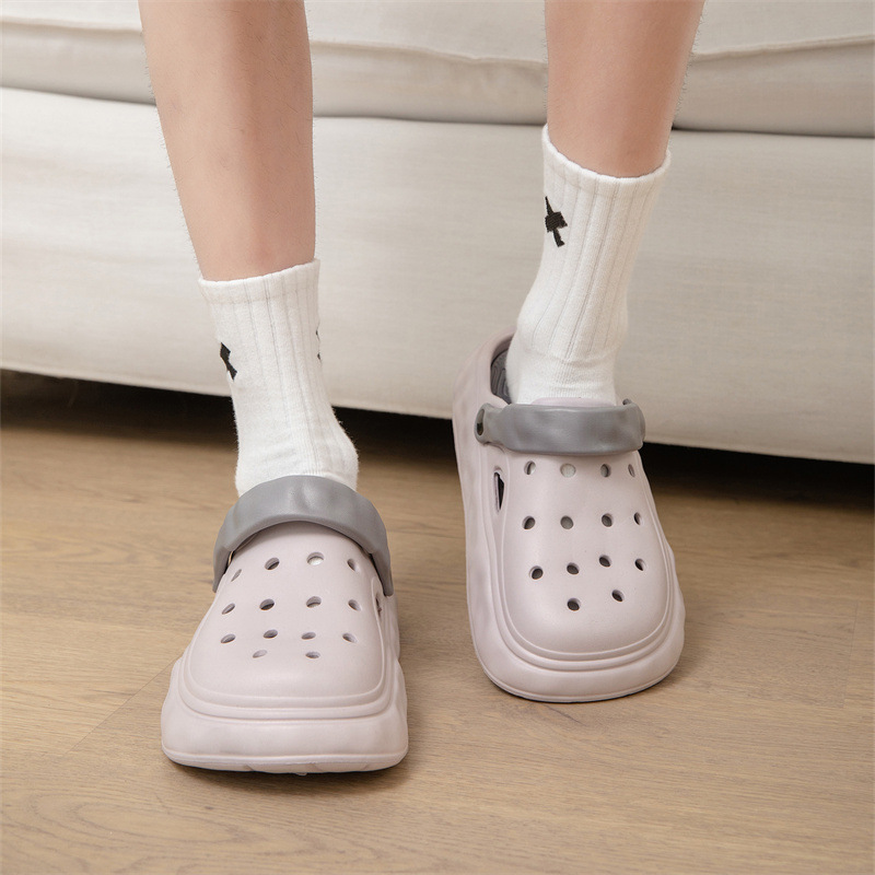 Pise en la mierda, zapatos con agujeros, ropa exterior de verano para hombres, nuevas sandalias 2025, plataforma gruesa, antideslizante, pantuflas de Baotou para hombres