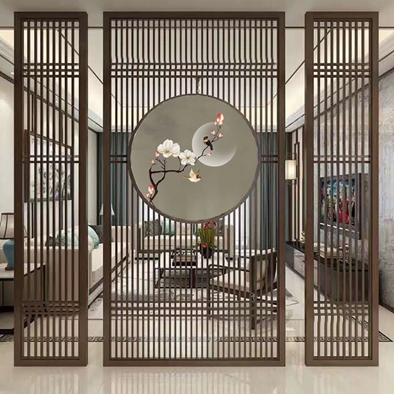 新中国式の実木の花格が玄関に入ると、壁を隔てて日本式の木製グリルを飾っています。|undefined