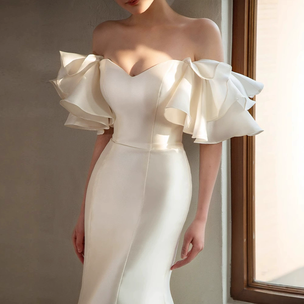 Retro elegant wedding dress, "fish tail" cut, simple cut