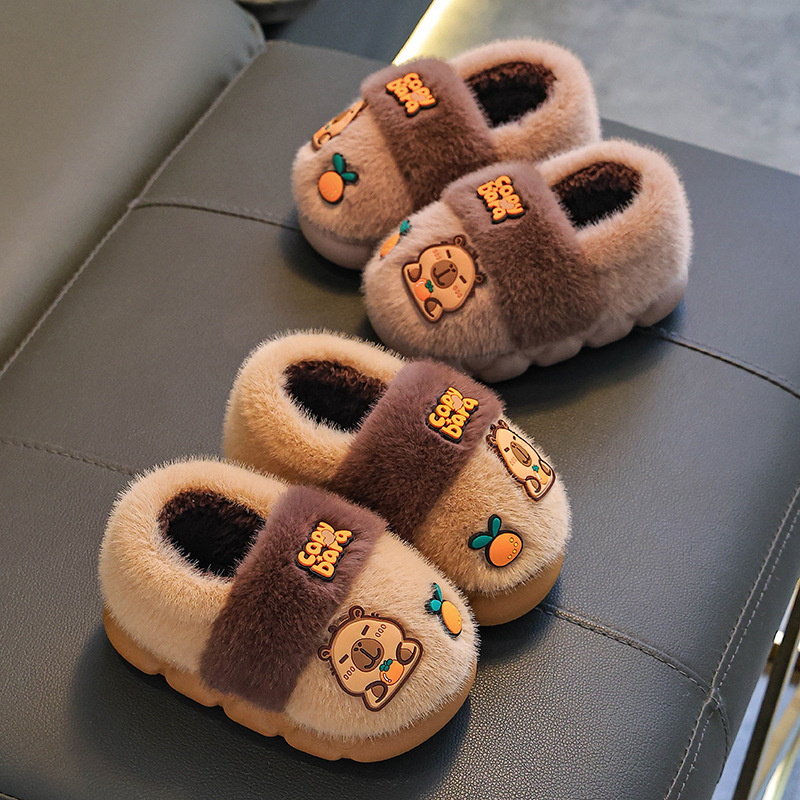 Zapatillas de algodón de invierno para niños Capibara, zapatillas de algodón para niños y niñas calientes y pelusa para padres e hijos, bolsas de niños mayores y zapatos de algodón gruesos.