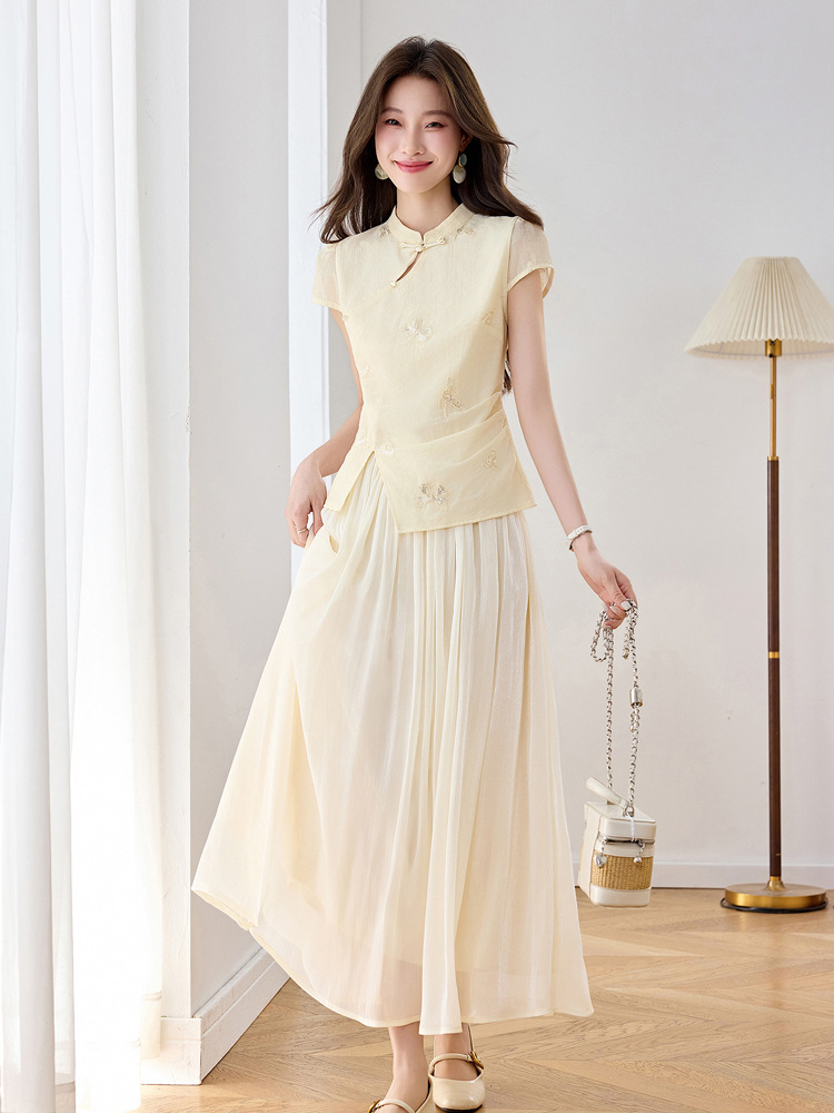 Set áo sơ mi thêu hoa kết hợp chân váy midi phong cách tân cổ điển — Màu hồng, màu trắng ngà