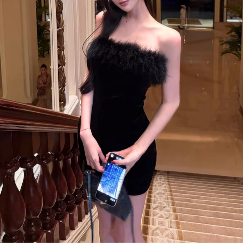【曜夜黑天鹅】性感修身鸵鸟毛丝绒抹胸裙连衣裙小黑裙