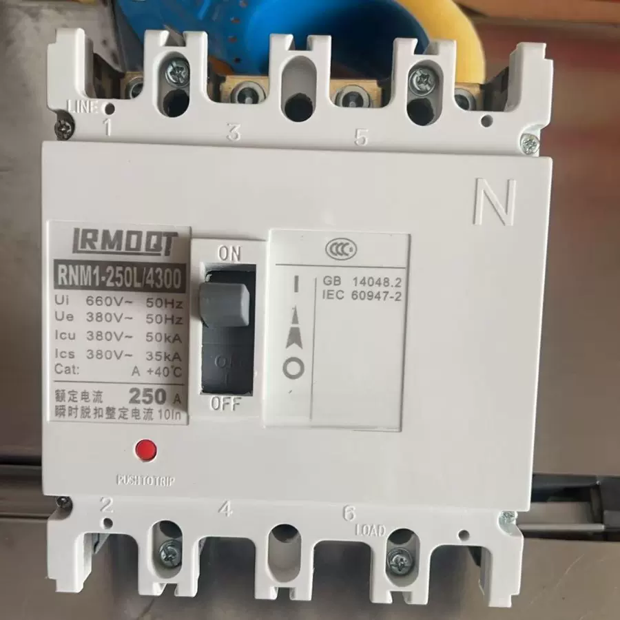 塑壳低压空气开关断路器RNM1-250/4300 250A  3P 上民