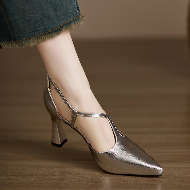 Fashionable Pointed Thin Strap Light Luxury Heeled Sandals for Women French Style Retro Hollow Breathable Thin Heeled Comfortable High Heeled Sandals for Women