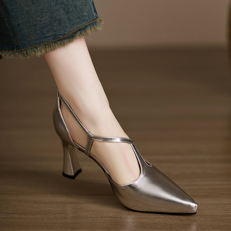 Fashionable Pointed Thin Strap Light Luxury Heeled Sandals for Women French Style Retro Hollow Breathable Thin Heeled Comfortable High Heeled Sandals for Women