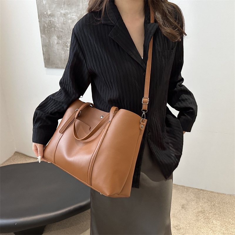 Bolso de hombro de moda para mujeres 2024 nueva bolsa de gran capacidad simple bolso portátil para estudiantes universitarios clase