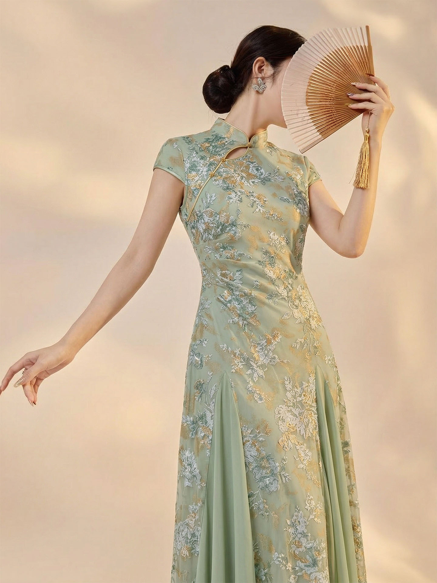 Váy sườn xám cổ đứng họa tiết jacquard chạm rỗng phong cách Tân Trung Hoa mùa hè — Xanh lá cây nhạtcolor