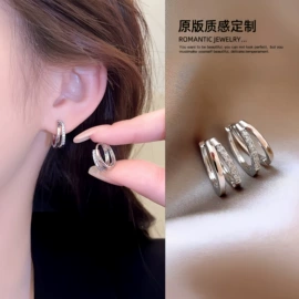 耳钉;耳环;耳夹