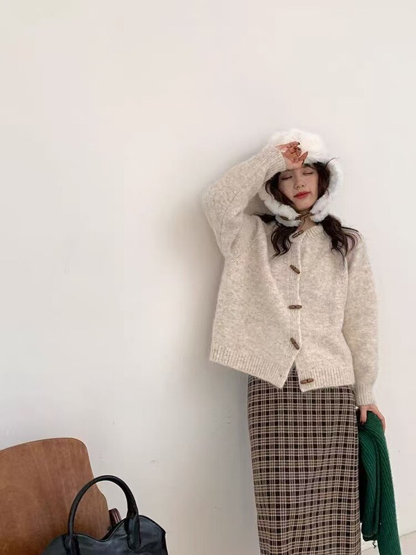 圆领牛角扣针织开衫女2025秋冬季毛衣外套女装冰激淋色简约百搭|undefined