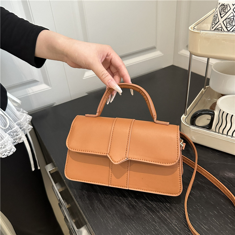 Bolso de color sólido de diseño de nicho para mujer 2025 nuevo bolso cuadrado portátil de moda de moda bolso de mensajero de alta gama de todo fósforo