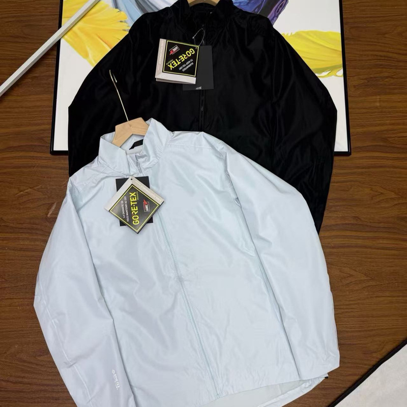 Two-color stand-up collar jacket Solano jacket, lightweight windproof softshell jacket for outdoor sports, suitable for both men and women Two-color stand-up collar jacket Solano jacket, lightweight windproof softshell jacket for outdoor sports, suitable for both men and women