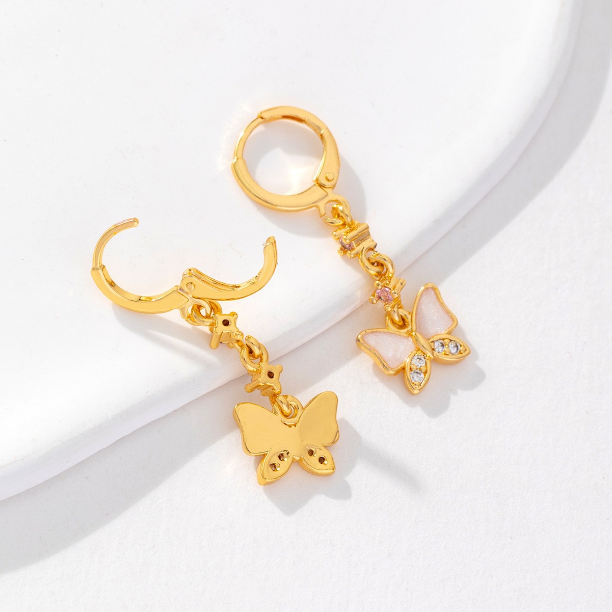 Xiyin Cross-border Nicholls diseño único de lujo ligero estilo de mariposa estilo de bisel aretes frescos