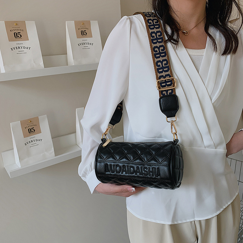 Women's Textured Crossbody Bag With Wide Strap Diamond Pattern_voghion.com