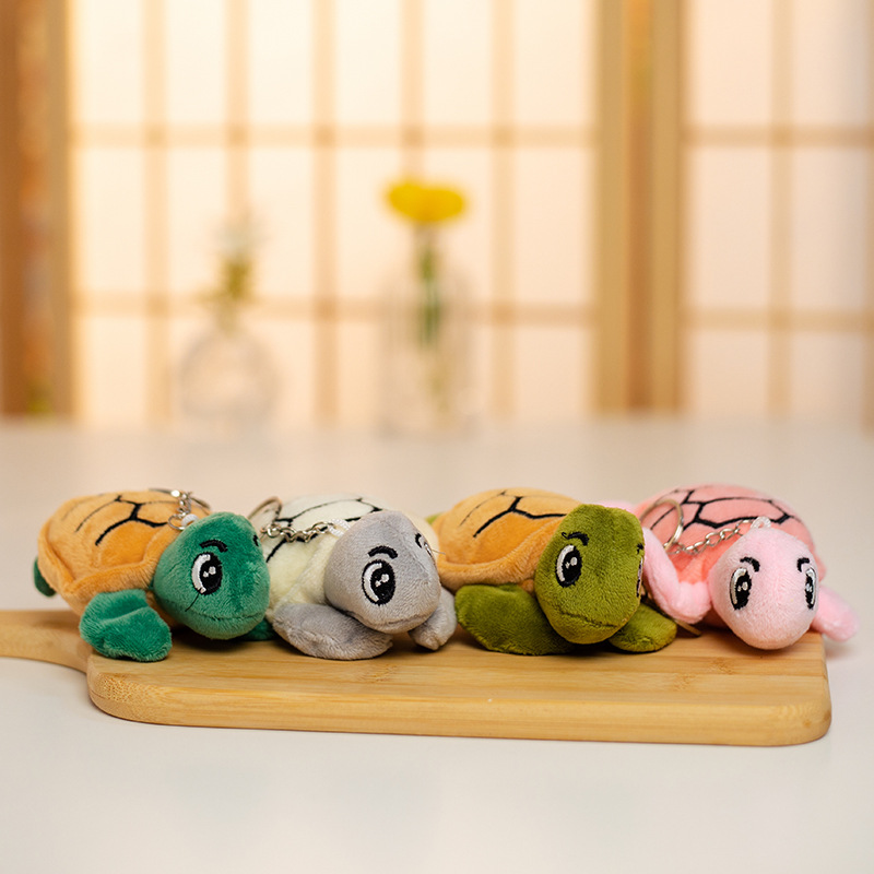 Llavero de peluche de tortuga marina multicolor de peluche corto y algodón PP