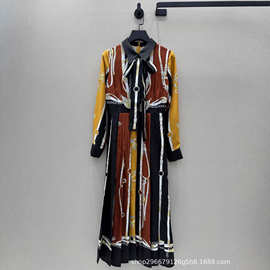 法式2026新款丝带立体印花优雅斜纹真丝长袖连衣裙时尚长裙百褶裙