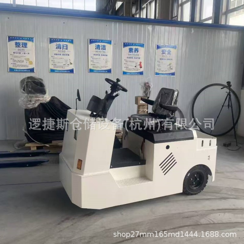 座驾式全电动牵引车头三支点工厂场内电瓶小拖车转运拉货物4-6吨