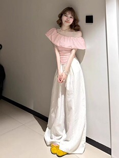 ��ɫ���ؽ^��¶��һ�ּ�С���¶����nϵŮ�ļ�����Ư���OӋ��С��