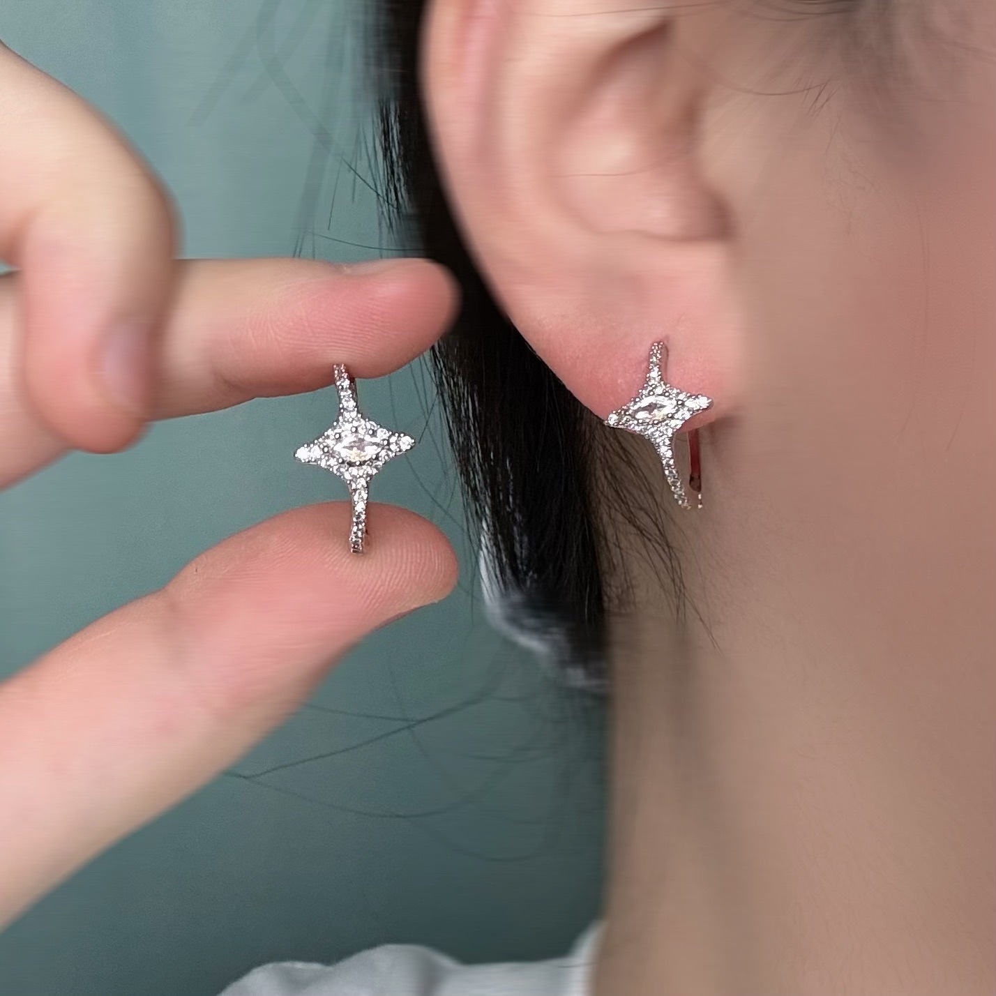 Korean-Style Ins Star Earrings for Women, Light Luxury Niche Design, High-End Elegant Earrings with Zirconia