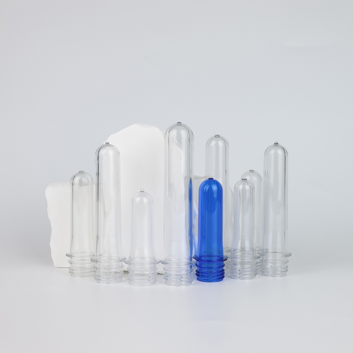 Proveedores al por mayor botellas PET de grado alimenticio 28mm / 1810 botellas minerales botellas de bebidas botellas de nuevo material de producción