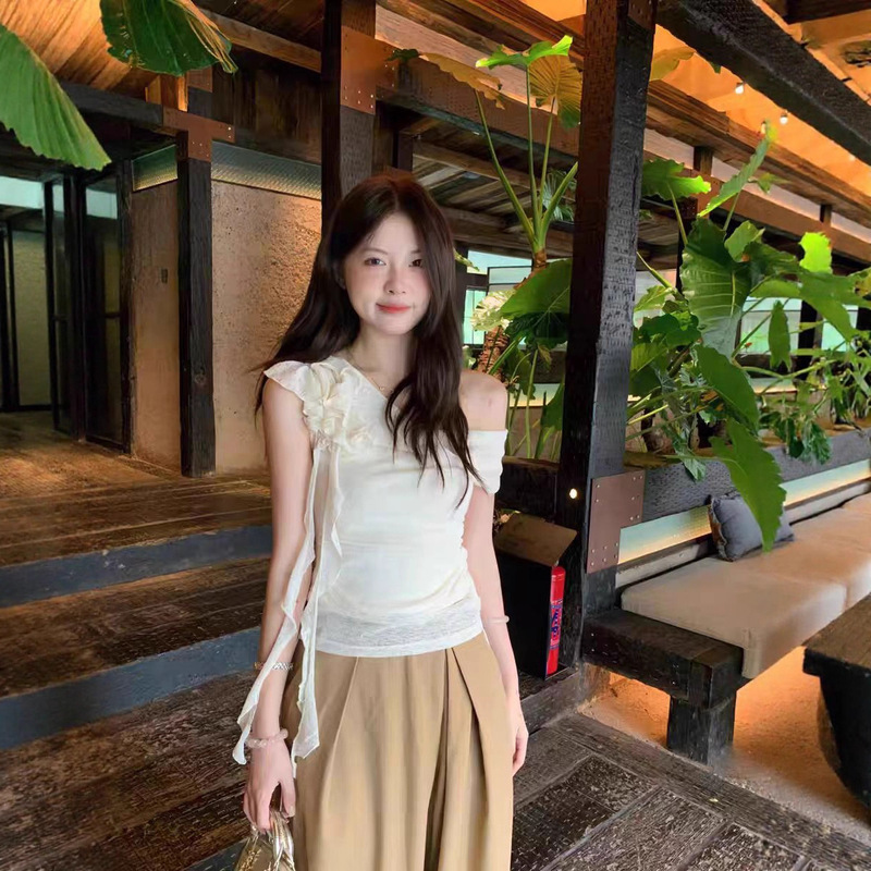 Ruffled Beige Swing-Neck Sleeveless T-Shirt for Women, Summer 2026 New Style, Pleated Slim-Fit Waist-Cinching Gentle Slimming Top Ruffled Beige Swing-Neck Sleeveless T-Shirt for Women, Summer 2026 New Style, Pleated Slim-Fit Waist-Cinching Gentle Slimming Top