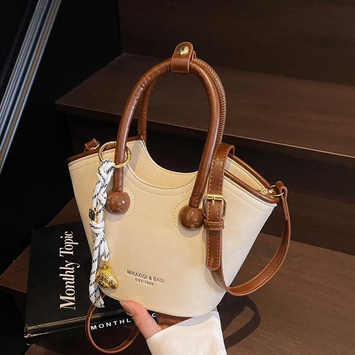 Bolsas de mano retro de color contrastante para mujeres 2025 nueva moda bolsas de hombro de estilo extranjero de alto nivel nicho bolsas de cubo