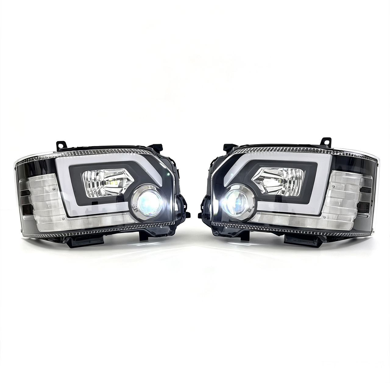 Suitable for 14-18 Toyota Hiace front headlight modification with LED daytime running lights and turn signals