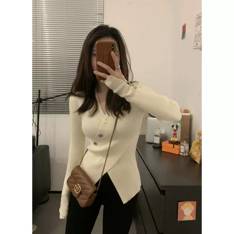 红人馆v领毛衣女秋冬2023新款爆款韩系慵懒复古小众设计感针织衫