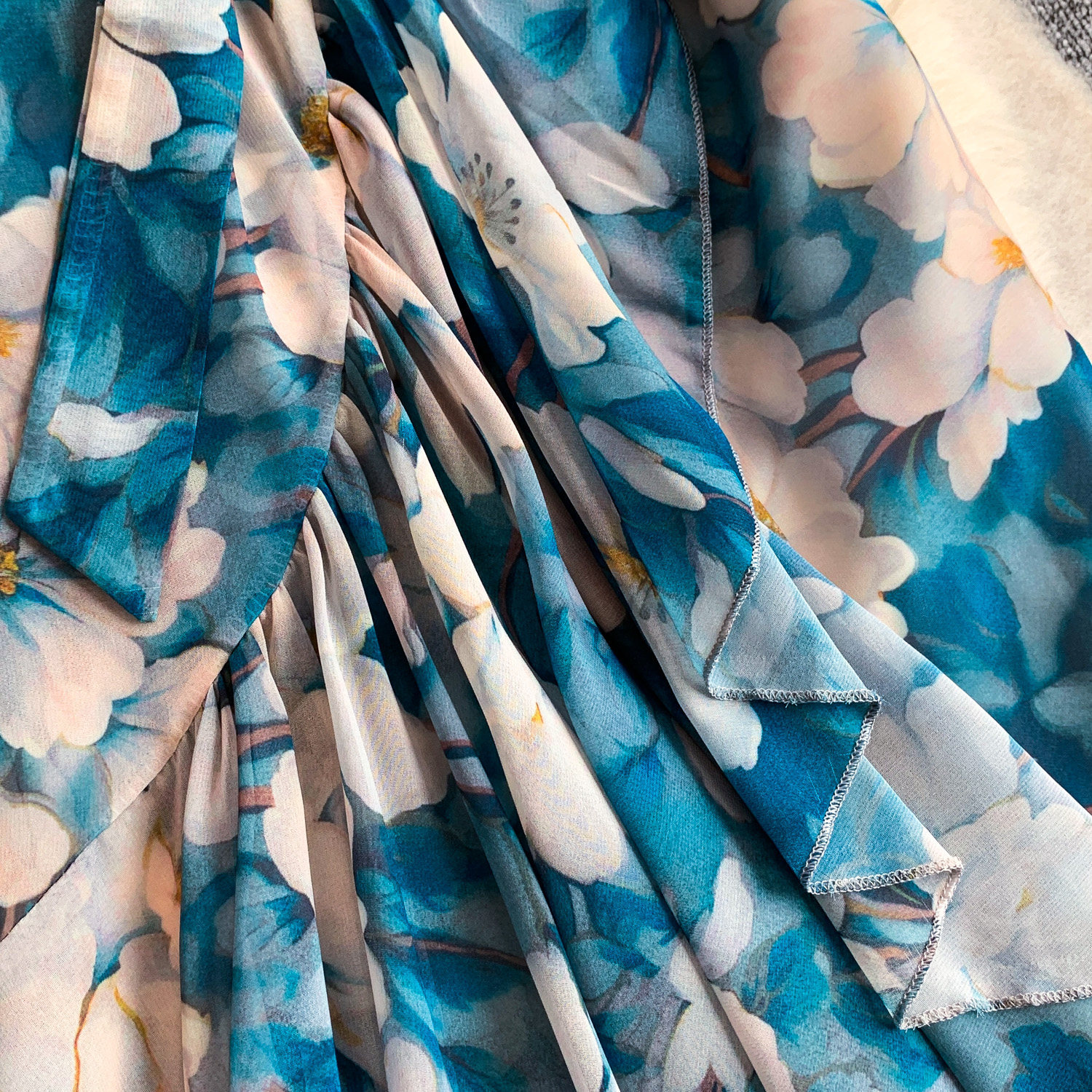 French Style Bell Sleeve V Neck Printed Long Dress for Women Elegant Sophisticated Summer Dress_ecoleips.com