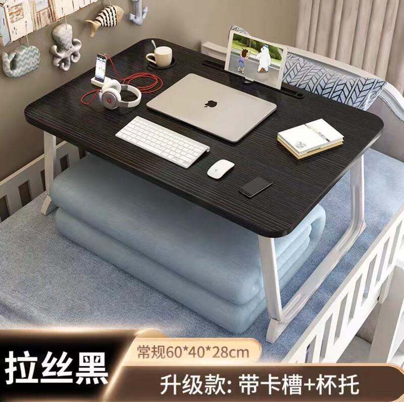 携帯用ベッドの上の小さなテーブルが窓をはねて折りたたみます。|undefined