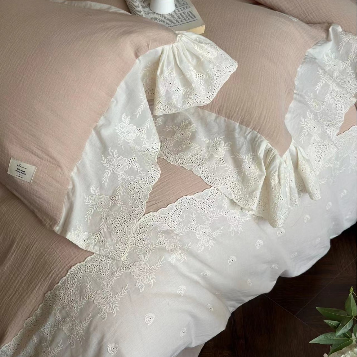 Algodón francés retro de color sólido dobles pliegues colcha de hilo cuatro piezas de encaje bordado de nicho de cama