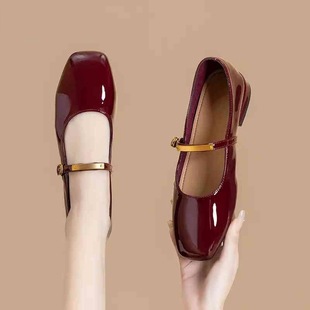 ��ʽ�tɫ������ŮЬ2025�¿��͹�СƤЬһ�֎��\�ڷ��^��ЬŮ