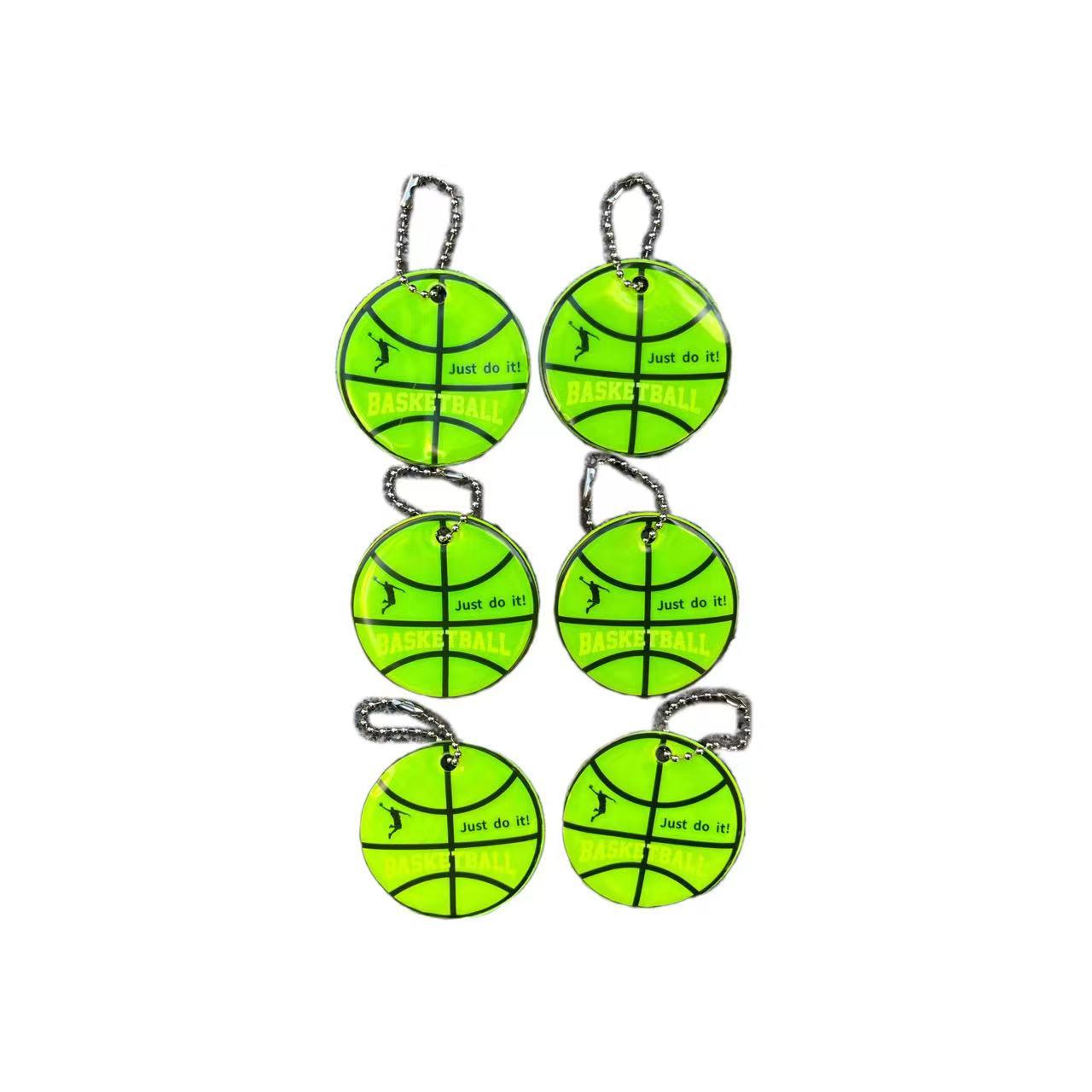 Colgante de baloncesto verde noche mochila reflectante decoración de seguridad llavero de luz nocturna