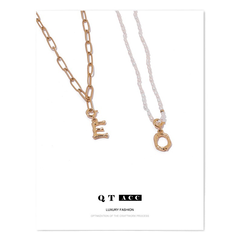 Latón chapado en oro personalidad simple diseño retro coincidencia de bambú conjunta 26 carta COLLAR COLGANTE DIY Collar para las mujeres