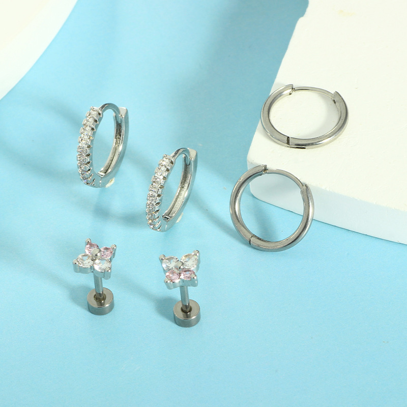 16G labret stud size and finish detail
